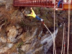 BUNGY JUMP（バンジー・ジャンプ）発祥の地 QUEENS TOWN （クィーンズ・タウン）で一歩前へ！