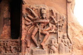インド訪問記３　「南印最古のヒンドゥー石窟のある村③」　バーダーミの石窟へ 