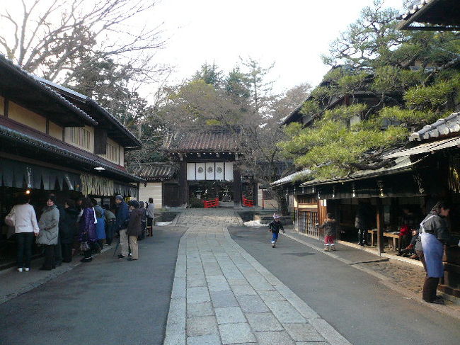 お正月に京都へ２泊３日で行ってきました。<br /><br />お正月らしさがあふれる町並みは京都ならでは。