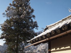 京都山科の毘沙門堂はうっすら雪化粧
