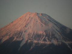 新幹線より夕焼け富士を眺める