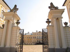 2010年バルト３国旅行第７日目（2）ラトヴィアのヴェルサイユと呼ばれる「ルンダーレ宮殿」とバウスカの半日ツアーに参加者は私一人だけ@