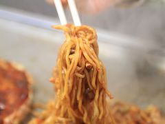 ▲ 新世界にあるお好み焼き・鉄板焼きのお店　「狐狐（ここ）」