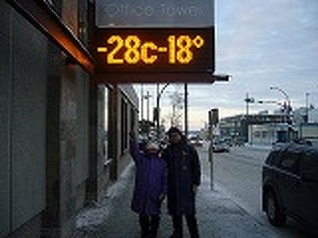 トロントからナイアガラ。アメリカに一瞬、足を踏み入れ、カルガリーからイエローナイフへ。<br /><br />極寒ー２８℃を体験。<br />犬ぞり、オーロラ、バナナで釘が打てるか、氷の滑り台、シャボン玉は凍るか、<br />タオルは凍るか、鼻の孔が凍るか、などなど。。。。<br /><br />バンクーバー経由で日本へ…。<br /><br />いやいや。極寒体験をしてきました。<br /><br />