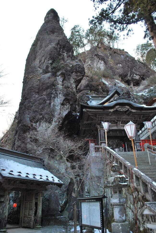 年末唯一の休みを利用して、毎年恒例の日帰り旅行。<br />水澤観世音から榛名山、榛名神社を周るルートです。<br />それにしても寒かった。<br />