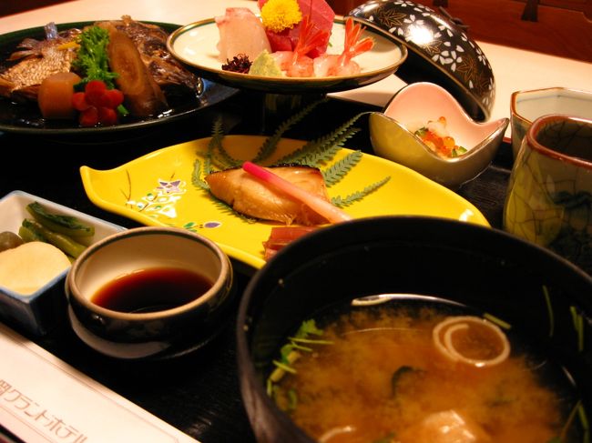 JRから「ウィークエンドパス（WEP）」なるチケットをもらったので、ここぞとばかりに旅に出てみました。<br /><br />冬の日本海が見たい！と意気込んだはいいけど、結局食い倒れの旅に（笑）<br /><br />……ま、いっか。<br /><br />===《今回の旅程》===<br /><br />1/8　大宮⇒長岡　（←今、ココ）<br /><br />　　 ⇒鯨波⇒柏崎（柏崎泊）<br /><br />1/9　柏崎⇒直江津⇒長野⇒大宮