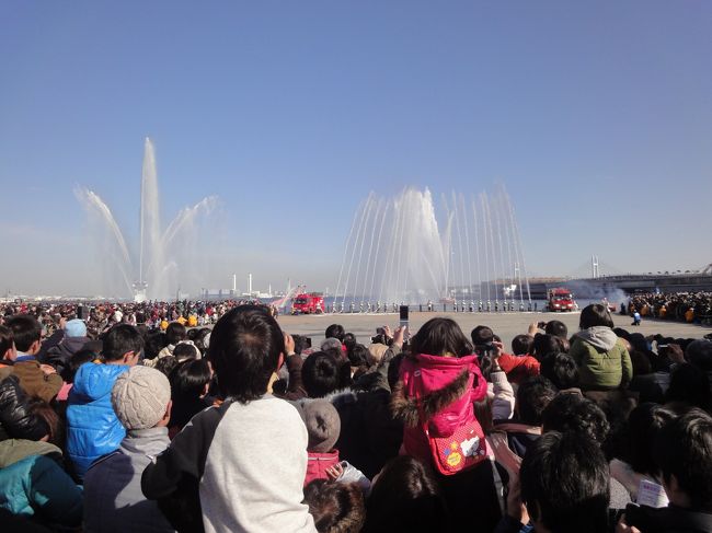 横浜消防出初式に行ってきました。<br /><br />何故か消防車のおもちゃが多い我が家。<br />もちろん、ちびＱも消防車大好き。<br />喜んでいただけるかしら〜？