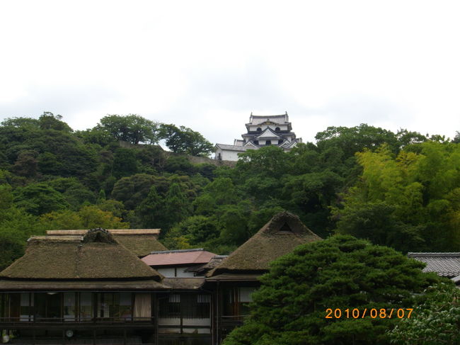 大阪に行く前に彦根城に行ってきました。<br />猛暑だった今夏、暑すぎて予定がちょっと狂ったりもしましたが、<br />100名城めぐりは楽しかったです。<br /><br />今回の旅行は駆け足になってしまったので、滋賀には一度ゆっくり行ってみたいです。