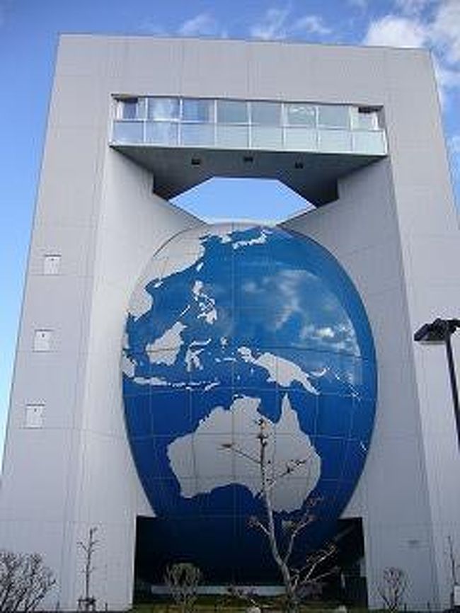 中部電力の川越火力発電所のPR館である「川越電力館テラ46」へ遊びに行ってきました。ここは、エネルギーと環境について、見て触れて楽しめるテーマパークのようになっています。尚、ここにはコミュニティ施設として緑地公園や温水プール・釣り桟橋もあるみたいです。