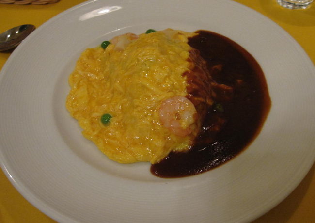 Restaurant Girassol(レストラン ジラソウ)で夕食。以前から気になっていたお店なので、行ってみました。東武伊勢崎線、蒲生駅からすぐの住宅街にあるレストランです。オーナーシェフは、「グリル満天星」をはじめ、ベトナムやブラジルの総領事館やNOBU TOKYOで腕を磨いた本格派だそうです。<br />ジラソウはポルトガル語でひまわりのことです。店内あちこちにひまわりが見られます。<br />