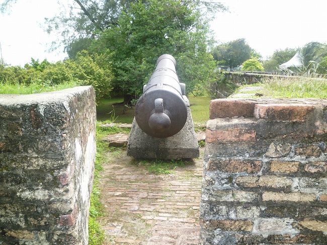 ジョージタウンの北東端に位置するコーンウォーリス要塞。東インド会社が上陸した場所に築かれた要塞だそうで、歴史を感じました。