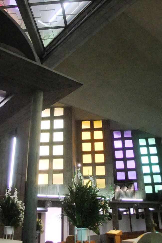 軽井沢の聖パウロ・カトリック教会の設計者として知られるチェコ出身のアントン・レーモンド（1888～1976）は、数多くの建物を建ててきましたが、中でも教会建築には多くの作品を残しています。<br /><br />東京都内には彼の設計による教会が３件あります。「聖アンセルモ教会」、「聖オルバン教会」、「聖パトリック教会（カトリック豊島教会）」を設計しました。<br /><br />今回レーモンドと共に建設に携わった三沢浩氏（元レーモンド建築設形事務所スタッフ）の案内で、聖パトリック教会を訪問しました。建設にまつわる様々なお話しをうかがい、見学とともに興味ある秘話といったものを知ることができました。