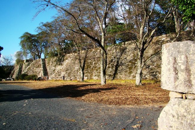 岡山の東北部、かつての作州 美作の国に雄大な姿を見せていた津山城を訪れました。<br />現在は公園として整備されています。<br />現存する建物は無く、復元された備中櫓のみを見ることができます。