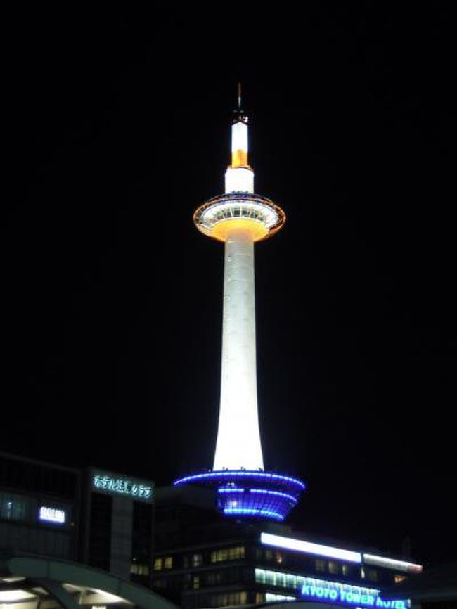 京都駅前に建つ高さ約131mのロウソク型のタワーです。地上100mの展望室からは360度の眺望が楽しめ、京都市街全体が見渡せます