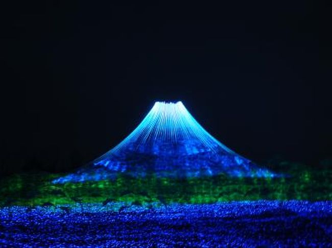 うわさのなばなの里、ウインターイルミネーションを見にいってきました。<br />今年のテーマは「富士と海」<br />富士山が様々な色に変化、いるかが泳いだり波の音が聞こえたり、とってもきれいでした。<br />平日だったので、予想より混んでなくてラッキー。<br />光の回廊では先頭になり、気持ち良かったあ。