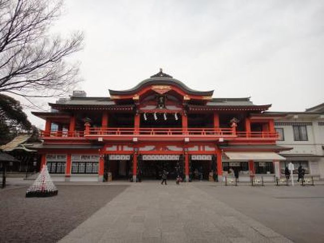 千葉県千葉市は東京湾に面した臨海部と平地・台地を含む県庁所在地で政令指定都市。日本の人口で13番目で大きく市域には多くの国道や高速道路が集まり、また県内鉄道網の要となっています。臨海部は千葉港を中心とした京葉工業地域の一角をなし、幕張新都心には複合商業施設等が多く観光名所も多数あります。<br />千葉市の観光名所で有名なのが東京湾を望む美浜区に、全国的に有名なイベントや会議などが開催される複合的コンベンション施設の幕張メッセや千葉ロッテマリーンズの本拠地QVCマリンフィールド、三井アウトレットパーク 幕張など。その他にも千葉市のシンボル「千葉ポートタワー」、、「花の都・ちば」を都市イメージとして確立すべく事業を展開し「千葉市花の美術館」や「千葉公園」の大賀ハスなどの花の名所、さくら名所100選の泉自然公園、日本の都市公園100選の昭和の森、都市景観100選の土気南地区などの日本100選に選ばれた隠れた名所もあります。特に幕張メッセでは年間通じて様々なイベントが開催されているため訪れる観光客が多いのではないでしょうか。<br /><br />□■□■□■□■□■□■□■□■□■□■□■□■□■□■□■<br /><br />千葉市ぐるり旅、今回は千葉市中央区にある初詣や七五三等で賑わう妙見本宮千葉神社へ行って来ました。<br />千葉神社は千葉氏の守護神である妙見菩薩を本尊とする寺院として建立され千葉氏の祖平忠常の子覚算大僧正によって伽藍が整備されたと伝えられています。年初は初詣の参拝客で賑わいを見せ、多くの露店も出店される千葉市の初詣スポットとしても有名ですね。また毎年8月には「だらだら祭り」というお祭りも開催されることでも知られています。今回は初詣時期でもなく千葉市をぐるっと巡る旅で立ち寄ってみました。この日は参拝客も少なく落ち着いた雰囲気の千葉神社でしたがお祭り時期や初詣時期は混雑しているため駐車場も満車状態が続きます。いつか初詣シーズンに訪れてみたいですね!<br /><br />□■□■□■□■□■□■□■□■□■□■□■□■□■□■□■<br /><br /><千葉神社><br />千葉県千葉市中央区院内1-16-1<br />http://www.chibajinja.com/<br /><br />□■□■□■□■□■□■□■□■□■□■□■□■□■□■□■<br /><br />【千葉市ぐるり旅】<br />【1】JEF UNITED千葉/フクダ電子アリーナ<br />http://4travel.jp/traveler/dekadora/album/10543608<br />【2】千葉ポートタワー<br />http://4travel.jp/traveler/dekadora/album/10543621/<br />【3】妙見本宮 千葉神社<br />http://4travel.jp/traveler/dekadora/album/10543666/<br />【4】Japan camping car show2011<br />http://4travel.jp/traveler/dekadora/album/10545727/<br />【5】千葉市花の美術館(2月)<br />http://4travel.jp/traveler/dekadora/album/10545747/<br />【6】千葉市動物公園<br />http://4travel.jp/traveler/dekadora/album/10547247/<br />【7】稲毛海浜公園<br />http://4travel.jp/traveler/dekadora/album/10547510/<br />【8】加曾利貝塚公園<br />http://4travel.jp/traveler/dekadora/album/10549396/<br />【9】青葉の森公園(彫刻広場&西洋庭園)<br />http://4travel.jp/traveler/dekadora/album/10549411/<br />【10】青葉の森公園(梅園&生態園)<br />http://4travel.jp/traveler/dekadora/album/10549419/<br />【11】亥鼻公園(亥鼻城)<br />http://4travel.jp/traveler/dekadora/album/10557902/<br />【12】千葉公園<br />http://4travel.jp/traveler/dekadora/album/10557904/<br />【13】東京アミューズメントマシンショー2011<br />http://4travel.jp/traveler/dekadora/album/10602779/<br />【14】東京ゲームショー2011<br />http://4travel.jp/traveler/dekadora/album/10602791/<br />【15】イタリアの風 ラ・クッチ-ナ HANA<br />http://4travel.jp/traveler/dekadora/album/10618982/<br />【16】千葉ポートタワー(Cサイドクリスマス2011)<br />http://4travel.jp/traveler/dekadora/album/10628217/<br />【17】千葉市花の美術館(1月)<br />http://4travel.jp/traveler/dekadora/album/10647114/<br />【18】青葉の森公園(梅園&雪割り草展示展)<br />http://4travel.jp/traveler/dekadora/album/10655112/
