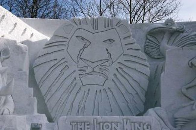 62回目のさっぽろ雪まつりが開催されました。<br /><br />今年の目玉は西5丁目東のライオンキングです。<br /><br />3/27からの劇団四季ミュージカル「ライオンキング」が楽しみです。
