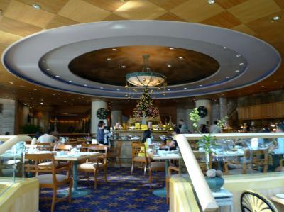 出発前に作った予定では、お昼は高級イタリアンのgiustoでランチ。<br />連日、朝食ブッフェを食べ過ぎて昼食が食べられない状態が続いているので、恐らく今日も無理だろう。<br />ましてや今朝はシェラトン、セーブすることはできない。<br /><br />朝飯の後はYシャツをオーダー。昨日バイバイしたLords Tailorに行ってみるつもり。<br /><br />その後はシーロム辺りを散策予定。バンコクは何度も来ているがシーロムはほとんど行ったことがない。<br /><br />晩御飯はプロンポンのGedhawaを計画しているが、多分行けないだろう。<br />出発前につくった予定は意味をなくしている。