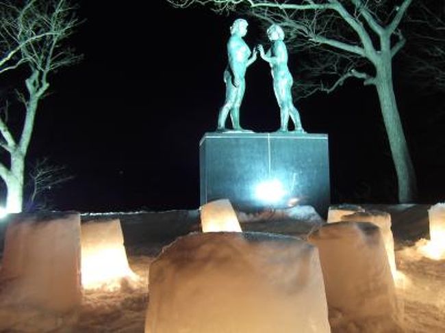 十和田湖冬のイベント「十和田湖冬物語2011」に行ってきました。イルミネーション、かまくら、滑り台、出店があり、何と言っても「冬花火」がきれい。マイナス10℃の中、楽しんで来ました。