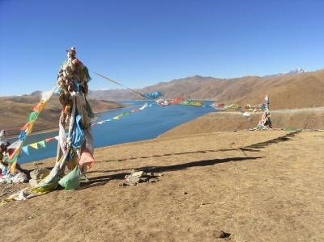 旅行も5日目<br />チベット仏教四大聖湖のひとつヤムドク湖へ向かう。<br /><br />標高4250m 絶景に期待しつつも青蔵鉄道で経験した<br />あの高山病の悪夢が頭をよぎる、、、