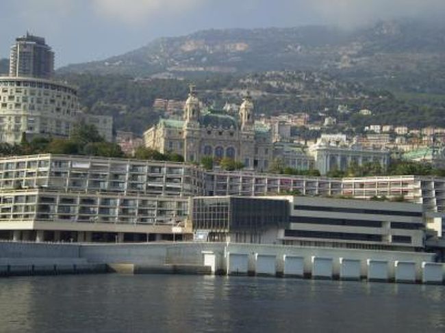 薄れていく記憶に備えて。。。（笑）<br /><br />モナコ　オテルドパリ　Hotel de Paris Junior Suite Sea View　に宿泊してみました。<br />http://4travel.jp/traveler/chinchikurin/album/10213489/