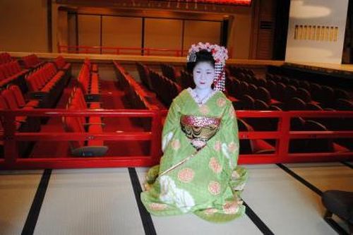 雪降る中、上七軒の舞妓さんとほっこり～と♪』今出川・北大路