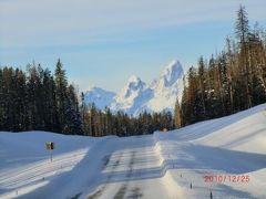 カウボーイの街ジャクソン（ワイオミング州）で雪と遊ぶ旅