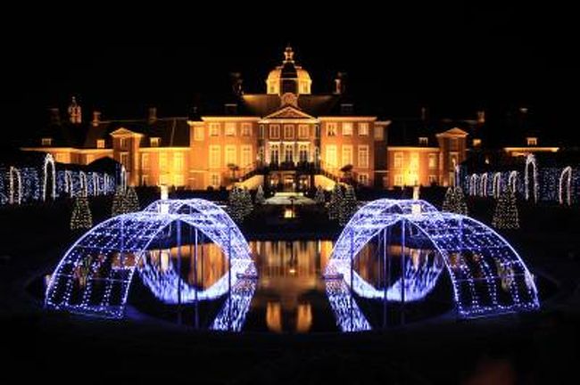 ハウステンボスへの旅行で一番楽しみにしていたのが、東洋一のイルミネーションと言われる「光の王国」を見ること。<br /><br />２日目は光の宮殿＆ナイトガーデンを中心に見ることにしました。<br /><br /><br />◎ ハウステンボス　光の街/光の王国<br /><br />開催期間　２０１０年１１月１日～２０１１年２月２８日<br />