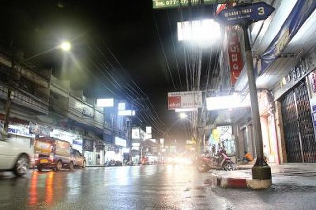 タイ湾側のナコンシータンマラートから、次の目的地のアンダマン海側のラノーンへ。<br /><br />１泊２日のバスを乗り継いでの移動です。