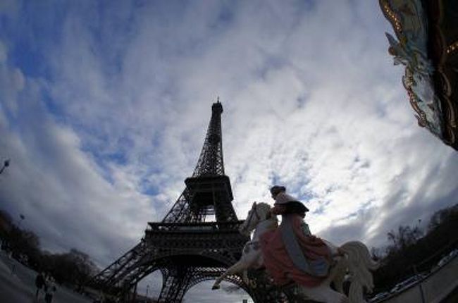 今編はパリのシンボル「エッフェル塔」を<br />攻めます