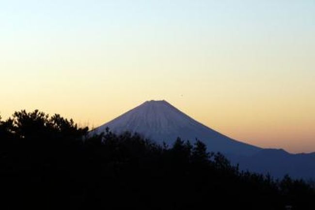 ２０１１年元旦は穏やかに明けていきました。<br /><br />ホテルの窓から、元旦の富士山とご来光を拝んで、２０１１年最初のスキーに出かけます。<br />