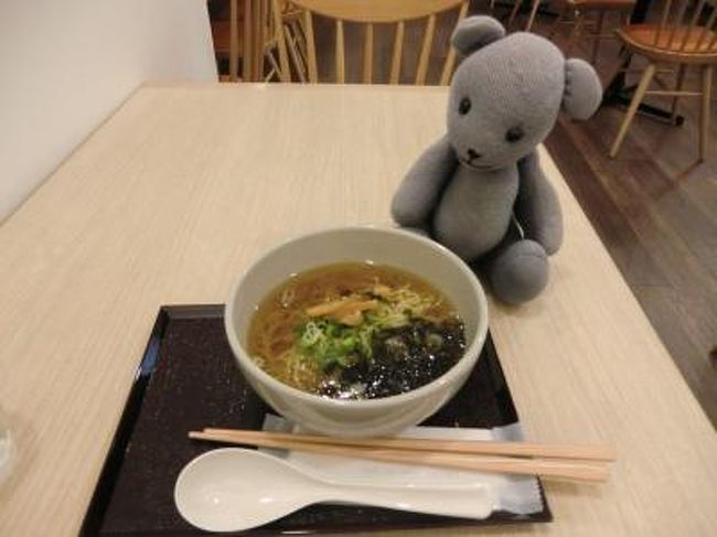 観光終えて、シーモール下関から送迎バスに乗ってドーミーイン下関へ。<br />夜鳴きそばに始まり朝食に終わる、ほぼ、お風呂に入っちゃあ食べちゃあ、な一夜でした。<br /><br />前回オープン初日の探検記<br /><br />ドーミーインPREMIUM下関を探検するその1(部屋見学ツアー編)<br />http://4travel.jp/traveler/yamakuni/album/10451821/<br /><br />ドーミーインPREMIUM下関を探検するその2(大浴場と食事編)<br />http://4travel.jp/traveler/yamakuni/album/10451944/<br /><br />この旅行での探検記その1<br />http://4travel.jp/traveler/yamakuni/album/10546840