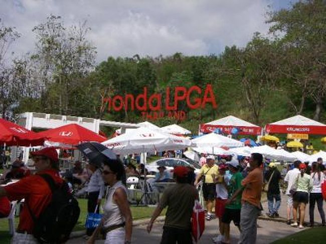 がんばれ藍ちゃん！　今年も優勝だ〜！！<br /><br />タイの3連休を利用して、Honda LPGA Thailand を観戦してきました！<br />それと優雅なデュシタニ・パタヤでのホテルライフ。<br /><br />この3連休をしっかりと満喫したタイ駐在員のお気軽旅行記です。<br /><br /><br />