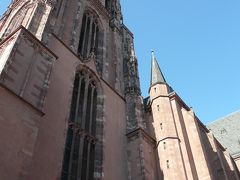 prt104高さ95ｍ覆い被さるようなフランクフルトの大聖堂 in フランクフルト