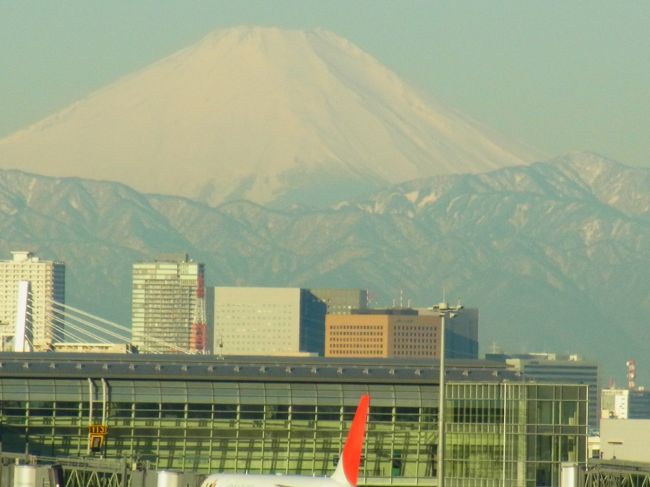 羽田空港からの富士山の景色は　やはり12月から1月位が一番綺麗に見られます。<br />流石に3月になると!!