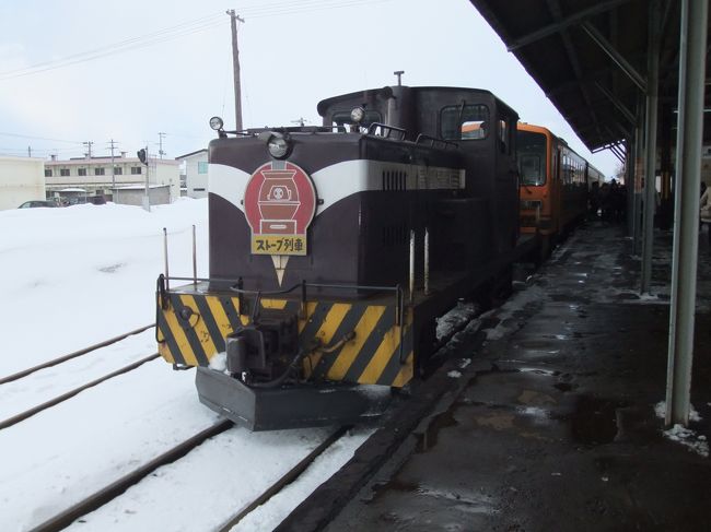 ストーブ列車に乗り込み津軽の雪原を眺めました。<br />天気が良ければ岩木山が望めて最高だったんだけど残念。<br /><br />夜に青森駅から寝台特急日本海で大阪まで