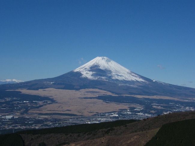 冬場の富士山は空気が乾いて澄んでいて雲も少なく雄大な富士山が見れます