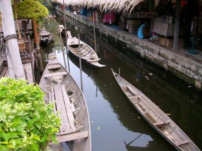 タイ旅行は、バンコクばかりにいて、外に出ないので、今回は冒険してビエンチャンまで行ってみました。<br />1日目　成田→バンコク→ビエンチャン（寝台車泊）<br />2日目　ビエンチャン街歩き<br />3日目　ビエンチャン街歩き<br />4日目　ビエンチャン→バンコク（寝台車泊）<br />5日目　バンコク街歩き<br />6日目　バンコク街歩き<br />7日目　バンコク街歩き<br />8日目　バンコク水上市場、エラワン博物館　→成田（機内泊）<br />