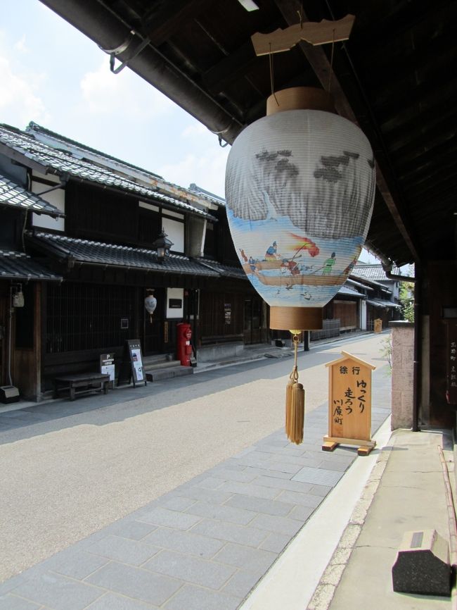 サッカー観戦がてら、岐阜に行ってきました。<br />金華山山頂から岐阜城が見下ろす城下町。<br /><br />長良川沿いにある川原町付近の、伝統的な建造物が綺麗に保存された街並に感激。<br />こんなに古い素敵な街並みがちゃんと残っているなんて・・・。<br />いい雰囲気のお店も多いし、とってもオシャレです。<br /><br />