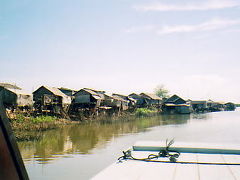 カンボジア：トンレサップ湖観光