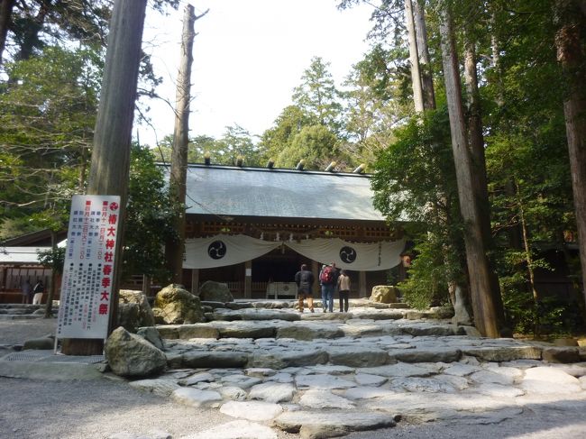 近くのお宮さんで山裾にあり、大きな檜木が林立するしっとりとしたたたずまいは、心を癒してくれます。<br />東名阪道鈴鹿ｲﾝﾀｰから1北へ１５分くらいの所にあります。