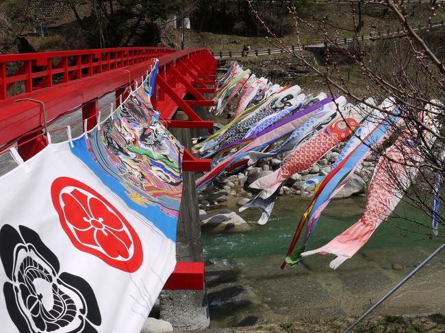 昼神温泉郷は昭和48年に湧出した南信州最大の温泉。<br />良質な単純硫黄泉はイオウの匂いと、ヌルツル感がたまらない。<br />隊長は、ここの湯の大ファンである。<br />http://hirugamionsen.jp/sightseeing/<br />名古屋から2時間ほどなので日帰り圏内なのだ♪<br />名古屋駅からの送迎バス「昼神ライナー」往復2,000円　これはお得！<br />茅野駅からの送迎バスも毎日出ている。<br />春本番を目前にした温泉郷をゆっくりレポートです。<br /><br /><br />飯田線沿線の温泉ということで、2010年秋の乗り鉄画像と２本立て！<br />お蔵入りの画像も同時にＵＰ。<br />（飯田線の続き）<br />http://4travel.jp/traveler/akanegumo1800/album/10498050/<br /><br />13:03着 飯田<br />13:06着 桜町<br />13:09着 伊那上郷 <br />13:14着 元善光寺 <br />13:19着 下市田 <br />13:22着 市田 <br />13:26着 下平 <br />13:28着 山吹 <br />13:33着 伊那大島 <br />13:41着 上片桐 <br />13:44着 伊那田島 <br />13:49着 高遠原 <br />13:53着 七久保 <br />14:02着 伊那本郷 <br />14:08着 飯島 <br />14:12着 田切 <br />14:18着 伊那福岡 <br />14:21着 小町屋 <br />14:24着 駒ヶ根 <br />14:46着 大田切 <br />14:50着 宮田 <br />14:53着 赤木 <br />14:57着 沢渡 <br />15:00着 下島<br />15:05着 伊那市 <br />15:08着 伊那北 <br />15:11着 田畑 <br />15:15着 北殿 <br />15:19着 木ノ下 <br />15:22着 伊那松島 <br />15:28着 沢 <br />15:32着 羽場<br />15:35着 伊那新町 <br />15:37着 宮木 <br />15:40着 辰野 <br /><br />15:54着 川岸 <br />16:00着 岡谷 <br />16:18着 下諏訪<br /><br />飯田線の通り抜けにチャレンジ！<br />東海道本線　名古屋～豊橋<br />飯　田　線　豊橋～辰野<br />座りすぎてケツが痛いので下諏訪まで足を延ばし、温泉で打ち上げ。<br />ぐるり中央線で名古屋まで帰ってきた。<br />