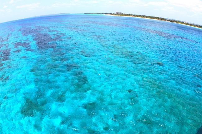 今回で9回目となる宮古島。<br />4月の宮古島は初めてだったので、気温とかどんな格好がいいのかわからず、長袖や半袖、パーカーなどを持っていきました。<br />結局、長袖を腕まくりした状態か半袖。<br />半袖でも十分だったです。<br /><br />今回の旅の目的はレスキューダイバーになるべく、講習を受ける……というものでした。<br />さて、その結果は……。<br /><br />ホテルと航空券がついて、4泊5日の行程で5万円ほど……この時期の宮古島はやっすいです！<br /><br />便や宿情報 ----------------------------------------<br />４月10日　10時55分　ANA105便　ITM→OKA<br />　　　　　14時05分　ANA1725便　OKA→MMY<br />４月14日　10時50分　ANA1722便　MMY→OKA<br />　　　　　13時55分　ANA106便　OKA→ITM　プレミアムクラス<br />現地移動手段：レンタカー<br />宿泊先ホテル：ブリーズベイマリーナ<br /><br /><br />宮古島日記 合計52日間-------------------------------<br />11回目「いつもお世話になっている方々を宮古島に案内するです！」13年5月18〜23日（6日間）<br />http://4travel.jp/traveler/ross/album/10779259/<br /><br />10回目「宮古島と、台風と、まもる君の夏」12年9月27〜10月3日（7日間）<br />http://4travel.jp/traveler/ross/album/10713845<br /><br />9回目「初夏の宮古島を満喫なのです！」11年4月10〜14日（5日間）<br />http://4travel.jp/traveler/ross/album/10559032/<br /><br />8回目「I らぶ 宮古島」10年10月4〜8日（5日間）<br />　http://4travel.jp/traveler/ross/album/10509381/ <br /><br />7回目「記念すべき７回目の宮古島」10年2月12〜17日（6日間）<br />　http://4travel.jp/traveler/ross/album/10432552/ <br /><br />6回目「人だらけと曇りの宮古島」09年9月5〜9日（5日間）<br />　http://4travel.jp/traveler/ross/album/10374765/ <br /><br />5回目「宮古ブルーと日蝕を楽しむ旅」09年7月19〜23日（5日間）<br />　http://4travel.jp/traveler/ross/album/10359549/<br /><br />4回目「AOW資格習得の宮古島」08年10月25〜29日（5日間）<br />　http://4travel.jp/traveler/ross/album/10283971/<br /><br />3回目「日帰り宮古島への旅」08年8月15日（1日）<br />　http://4travel.jp/traveler/ross/album/10263405/<br /><br />2回目「宮古島完全堪能の一人旅」08年7月19〜21日（3日間）<br />　http://4travel.jp/traveler/ross/album/10256900/<br /><br />1回目「快晴の下地島空港」08年5月25〜28日（4日間）<br />　http://4travel.jp/traveler/ross/album/10244521/