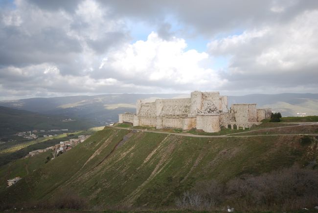 2010年１月３日<br /><br />午後は世界遺産の十字軍の要塞クラック・デ・シュバリエを見学。<br />風がものすごく強かった。