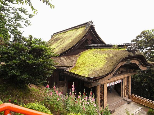 竹生島には西国三十三箇所三十番の宝厳寺がある。