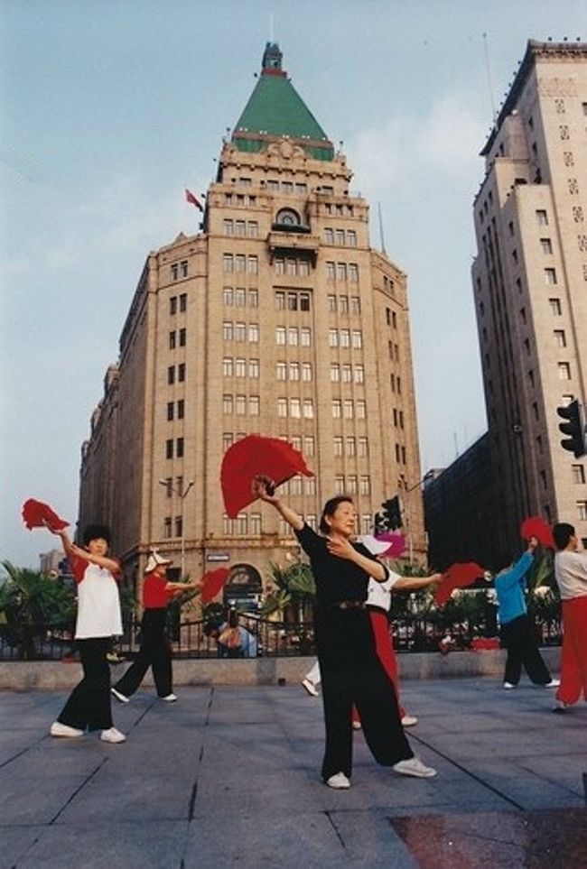 ★ちょっと昔の中国　上海、朝の外灘（バンド）から人民広場へ