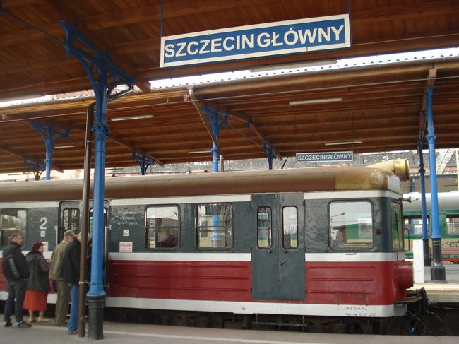 シュチェチン本駅Szczecin Glowny14:29着。ドイツ名はシュテッティン(Stettin)。メンデルスゾーンが『夏の夜の夢』序曲を初公開演奏したところ。オドラ(オーデル)川、シュチェチン大聖堂などを見て来た。1PLN (ポーランド・ズロチ)は、31.73円位。