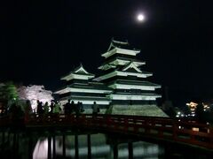 国宝松本城の夜桜会