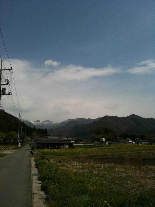 ＧＷの終わりに猿ヶ京温泉まで行きました。<br />猿ヶ京温泉は山間の静かな温泉地で、あまり観光客も多くなくていいところでした。<br />千葉から往復約５００ｋｍ。たくさん走って疲れましたが、温泉に入って癒されました。<br /><br />たくみの里<br />http://takuminosato.o-oku.jp/<br />http://www.takuminosato.or.jp/index.html<br /><br />猿ヶ京温泉<br />http://www.sarugakyo-ryokan.com/index.html