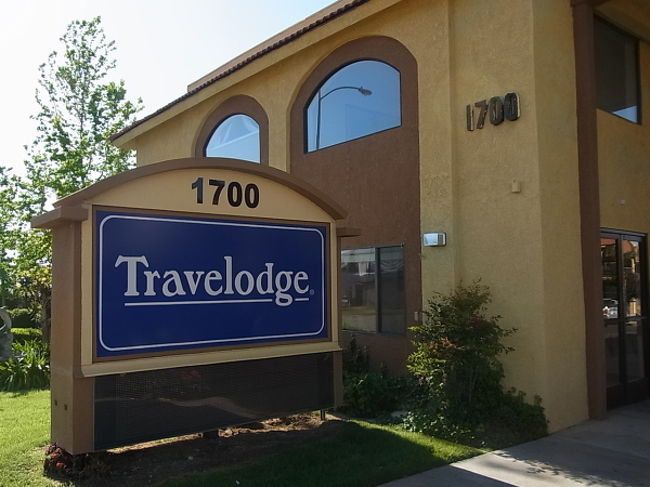 Travelodge Banning Casino and Outlet Mall<br />1700 West Ramsey Street<br />Banning, CA 92220 US <br />$142.78　(2名2泊で）<br /><br />インターネット無料。<br />駐車場無料。<br />朝食つき。